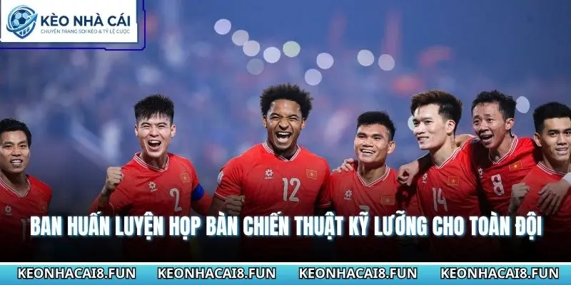Danh Sách Đội Tuyển Việt Nam Cập Nhật Tình Hình Lực Lượng 3 Ban huấn luyện họp bàn chiến thuật kỹ lưỡng cho toàn đội